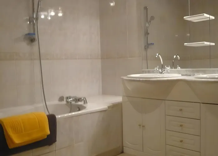 Les Trois Maisons - Jaune